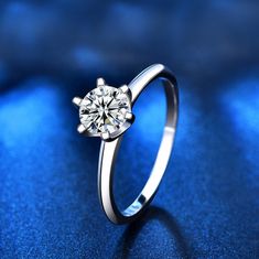 Royal Fashion stříbrný rhodiovaný prsten s drahokamem moissanitem HA-XJZ001-SILVER-MOISSANITE Velikost: 7 (EU: 54-56)