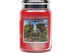 Village Candle Apple Wood 602g svíčka s vůní jablek, bergamotu, jantaru a oudového dřeva