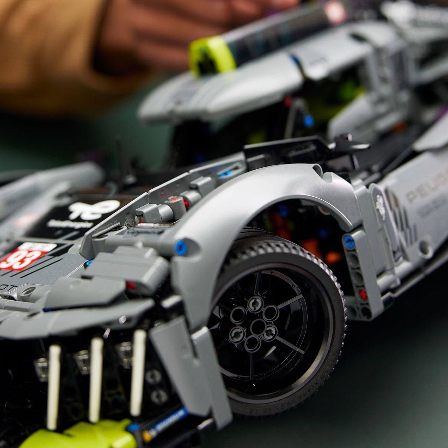 LEGO Technic 42156 PEUGEOT 9X8 24H Le Mans Hybrid Hypercar