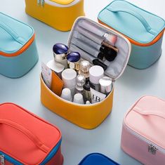 INNA Kosmetické pouzdro Toaletní taška Make Up Bag Make Up Case Cestovní taška Beautycase s rukojetí pro přenášení ve žluté barvě KOSCYPRUS-5
