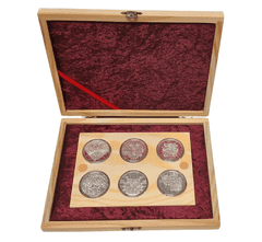 INTEREST Luxusní dřevěná etue na 6 x pamětní mince 500 Kč.