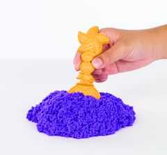 Kinetic Sand Krabice tekutého písku s podložkou fialová