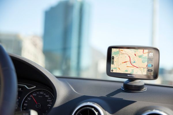 GPS navigace TomTom GO Navigator 6palcový displej kompaktní rozměry kvalitní automobilová navigace rychlostní radady barevné motivy držák bluetooth připojení wifi tomtom traffic aktualizace map panel trasy routebar hlasové ovládání světové mapy rychlejší aktualizace map mapy TomTom dotykový displej HD rozlišení Wifi Bluetooth hlasové ovládání 3D stavby rychlý procesor