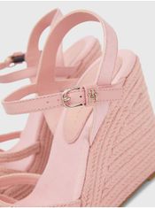 Tommy Hilfiger Světle růžové dámské sandály na klínku s koženými detaily Tommy Hilfiger 36