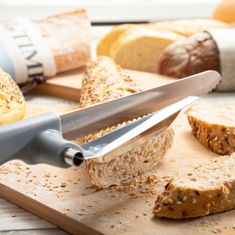 InnovaGoods Nůž na chléb s nastavitelným vodítkem