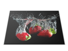 Glasdekor Skleněné prkénko jahody ve vodě černý podklad - Prkénko: 40x30cm