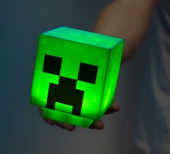 CurePink Plastová dekorativní 3D lampa Minecraft: Creeper (12 x 12 cm)