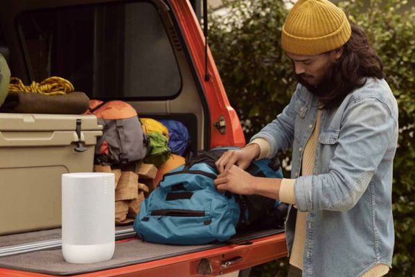 sonos move 2 přenosný reproduktor wifi airplay 2 apple streaming hudby s mikrofony bluetooth multiroom zvuk do každého pokoje odolný vlhkosti používání i v koupelně stereofonní zvuk po spojení dvou reproduktorů dva digitální zesilovače třídy D výškový reproduktor basový reproduktor nastavitelné basy a výšky automatická aktualizace software 24 h výdrž baterie na nabití