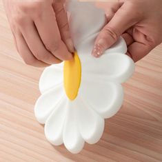 Northix Roztomilá tapeta na stůl - silikon - květina - bílá 