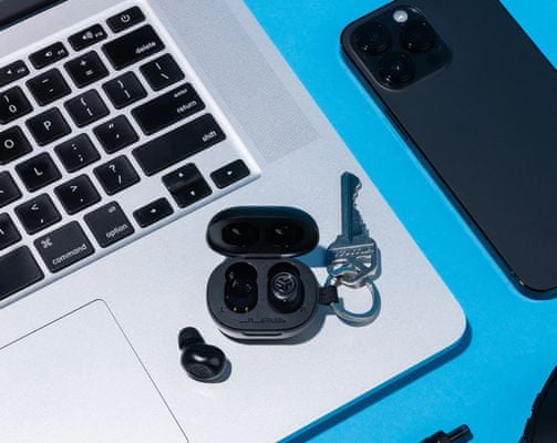  moderní přenosná Bluetooth sluchátka jlab jbuds mini true wireless bezdrátové připojení výkonné měniče detailní audio podání ovládání hudby a volání handsfree mikrofon výdrž 5,5 h na nabití nabíjecí pouzdro