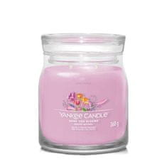 Yankee Candle Aromatická svíčka Signature sklo střední Hand Tied Blooms 368 g