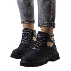Černé zateplené traperské boty velikost 40