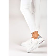 Bílá sportovní obuv se zdobením velikost 37