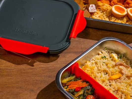 Faitron HeatsBox GO šikovný vyhrievaný obedový box akumulátor dobíjací obedový box bez potreby zásuvky obedový box na dobíjaciu batériu ohrievanie jedla ohrievanie obedu ohrev pokrmu na cestách ohrev pokrmu v práci ohrev bez mikrovlnky bez straty vitamínov teplé stravovanie kravičky obedy smart domácnosť ovládanie mobilnou aplikáciou sprievodná aplikácia Bluetooth 5.0 sprievodná aplikácia smart lunch box smart domácnosť obedový box do práce samoohrev teplé stravovanie zdravý ohred pokrmu