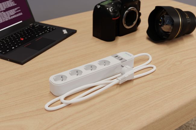 Tesla SMART Power Strip PS300 4 220V zásuvky až 7 zařízení najednou hromadné nabíjení zařízení USB dva USB-A vstupy USB-C vstup nabíjení více zařízení současně doprovodná ovládací aplikace přehled spotřeby elektrické energie automatizace chytrá dománost tvorba scénářů nabíjení více zařízení Chytrá zásuvka Wi-Fi 2,4 GHz dálkové ovládání vytváření scénářů simulace přítomnosti v domě ovládání světel a spotřebičů na dálku chytrá zásuvka ovládání mobilem dálkové ovládání mobilní aplikace hlasový asistent automatizace nastavení automatizací zobazení aktuální sportřeby energie spotřeba energie