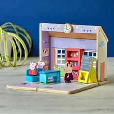 Peppa Pig Peppa Pig dřevěná škola s figurkami a příslušenstvím.