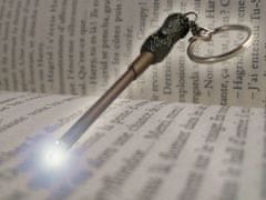 CurePink Přívěsek na klíče s LED světlem Harry Potter: Wand (8 x 1,2 cm)