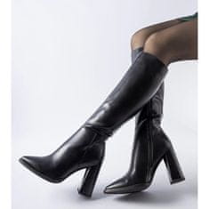 Černé klasické boty na jehlovém podpatku velikost 40