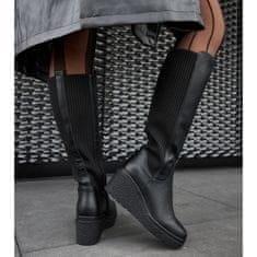Černé zateplené boty s podpatky velikost 40