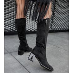 Černé boty s lakovaným jehlovým podpatkem velikost 40