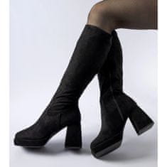 Černé teplé boty s pevným jehlovým podpatkem velikost 39