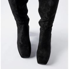 Černé teplé boty s pevným jehlovým podpatkem velikost 39