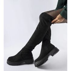 Dlouhé černé boty s pevnou podrážkou velikost 39