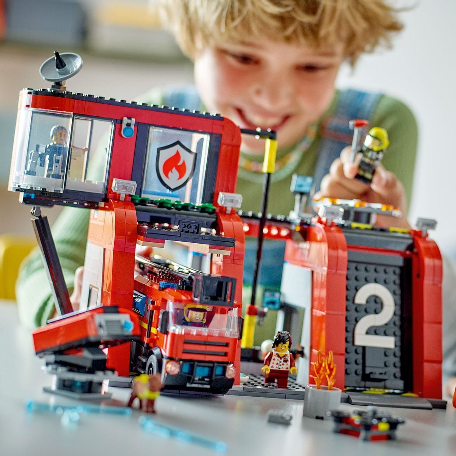 LEGO City 60414 Hasičská stanice s hasičským vozem