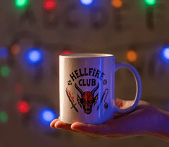 CurePink Keramický hrnek Stranger Things: Hellfire Club (objem 350 ml)