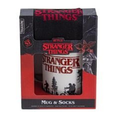 Stranger Things dárkový set (hrnek a ponožky)