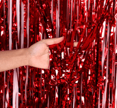 Camerazar Metalický červený závěs na párty 2m, fólie, 200x100 cm