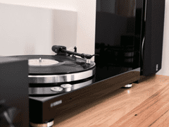 Yamaha TT-S303 gramofon s vestavěným předzesilovačem