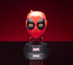 CurePink Plastová dekorativní svítící figurka Marvel: Deadpool (výška 10 cm)