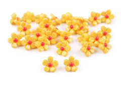 Plastové knoflíky / korálky květ Ø11 mm - žlutá (20 ks)
