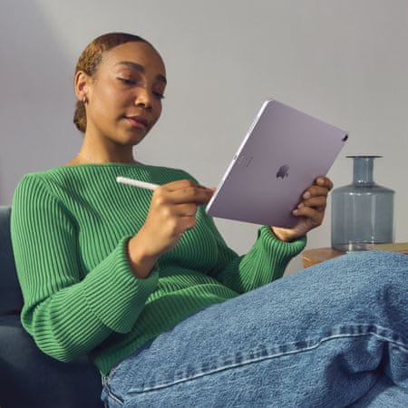 iPad Air 2024, 6. generace, nový, kompaktní, vysoký výkon revoluční M2 čip, Neural Engine, Liquid Retina displej, iPadOS 17, vysoké rozlišení, touchID, podpora Magic Keyboard Apple Pencil Pro Jas 500 nitů, True Tone, oleofobní úprava proti šmouhám, plně laminovaná obrazovka, antireflexní vrstva Podpora 5G připojení, Wi-Fi 6E hliníkové tělo 11palců Liquid Retina Multi‑Touch displej s LED podsvícením a technologií IPS 12Mpx ultraširokoúhlá kamera na šířku, 4K videa Magic Keyboard čtečka otisku prstů výkonný iPad nové generace WiFi 6E tenké tělo apple pencil pro