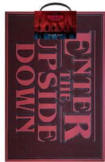 CurePink Gumová rohožka Stranger Things: Enter The Upside Down (60 x 40 cm) červená