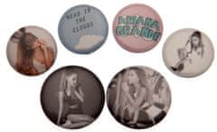 CurePink Placka Ariana Grande: Set 6 placek (průměr 2,5 cm|3,2 cm)