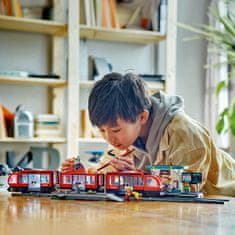 LEGO City 60423 Tramvaj a zastávka v centru města - rozbaleno