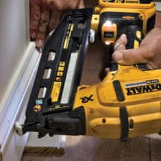 DeWalt Sada COMBO 2 hřebíkovaček 18V DCN692 + DCN660 2x5Ah DeWALT DCK2046P2