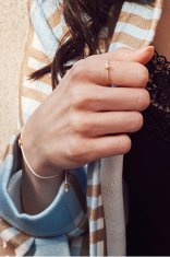 Troli Pozlacený kroucený prsten z oceli s čirým zirkonem Rose Gold (Obvod 50 mm)