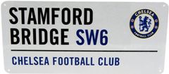 CurePink Kovová cedule na zeď FC Chelsea: Stamford Bridge SW6 (40 x 18 cm)