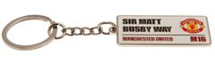 CurePink Přívěsek na klíče FC Manchester United: Street Sign Sir Matt Busby Way (2,5 x 5 cm)