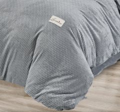 Inny Fleecové povlečení PressCozy 160x200 velur popel s geometrickým motivem