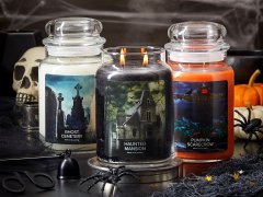 Village Candle vonná svíčka Pumpkin Scarecrow (Dýňový strašák) 737g