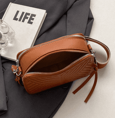 Camerazar Elegantní hnědá kožená crossbody kabelka s prošíváním