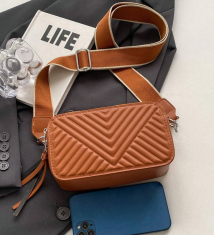 Camerazar Elegantní hnědá kožená crossbody kabelka s prošíváním