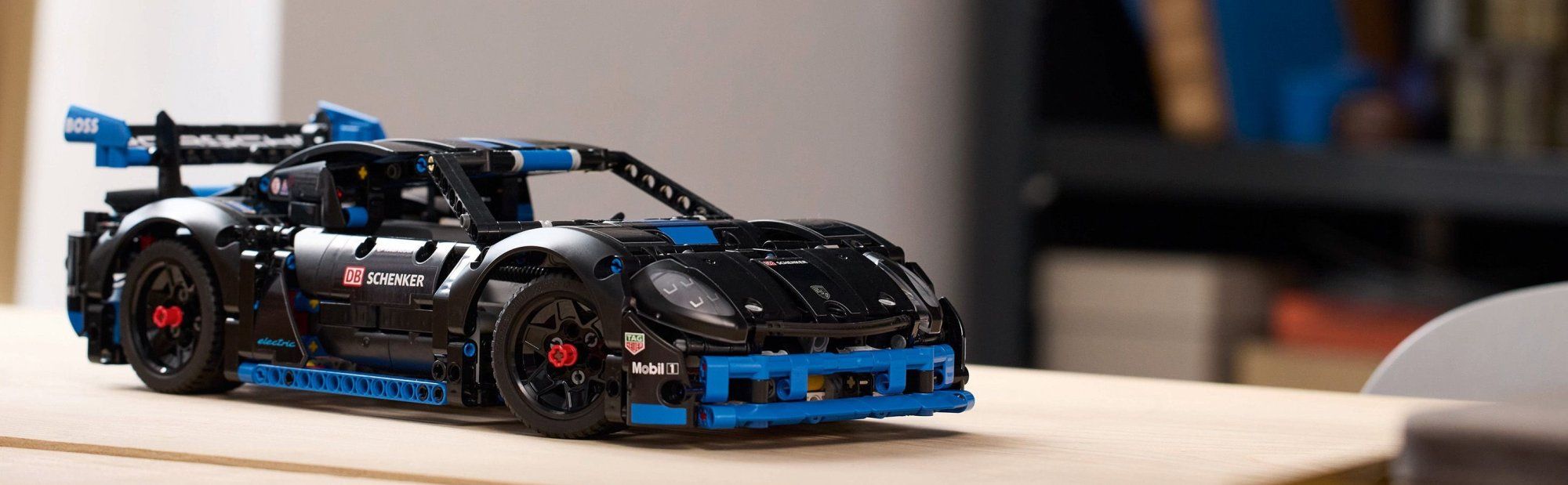 LEGO Technic 42176 Závodní auto Porsche GT4 e-Performance