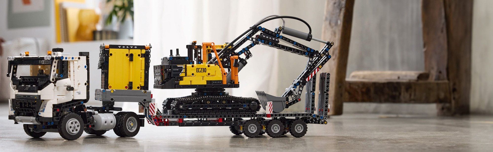 LEGO Technic 42175 Nákladní auto Volvo FMX a elektrický bagr Volvo EC230