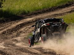 Stips.cz Adrenalinová jízda v buggy Can-am Maverick pro 3 osoby – Nezapomenutelný zážitek v terénu!