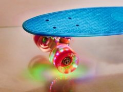 KIK Pennyboard LED kolečka modrý 56 x 15 x 11 cm